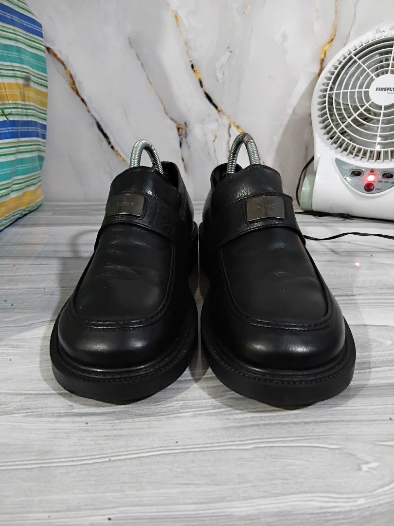 GUESS BLACK SHOES SIZE 7.5 MEN (Category: Dress Shoes) located in General Mariano Alvarez. Submitted by adonid (Listing ID 1466570918, Image 3). Description: GUESS BLACK SHOES SIZE 7.5 MEN SIGN OF USAGE LOC. GMA CAVITE PHP 800.