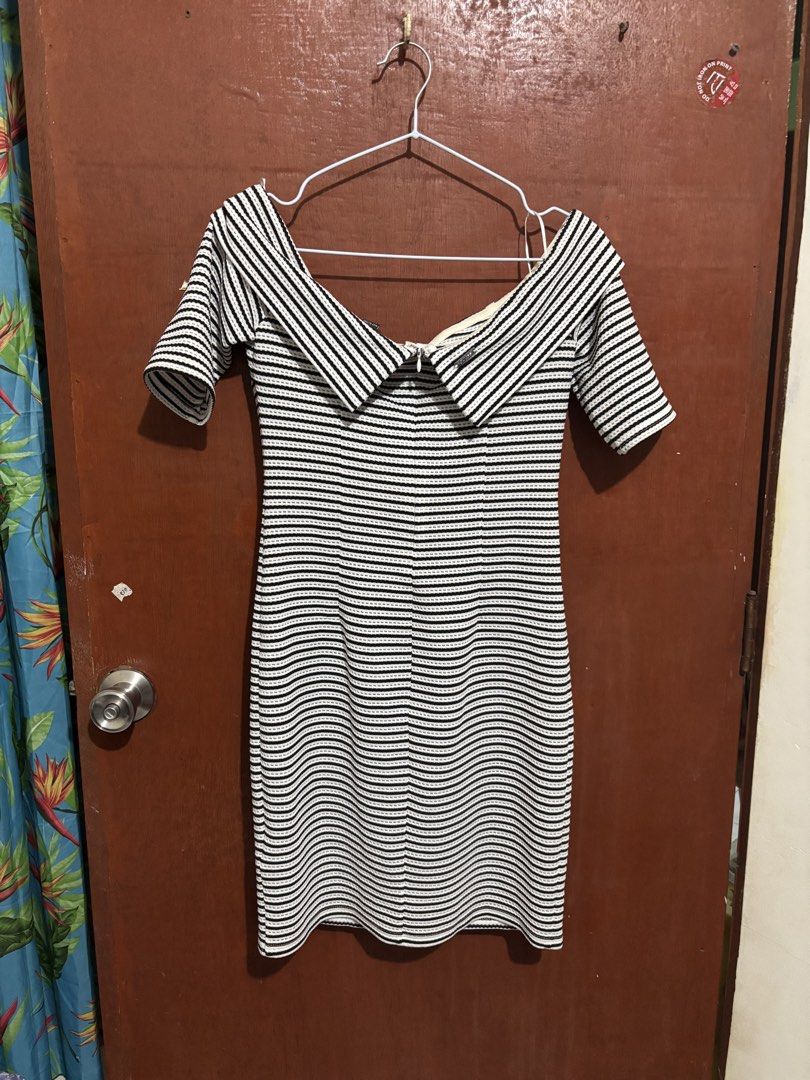 Guess bodycon (Category: Announcements) located in Calamba. Submitted by aliehs18 (Listing ID 1466712802, Image 2). Description: 💯original bought guess outlet small on tag can fit up to large stretchable.