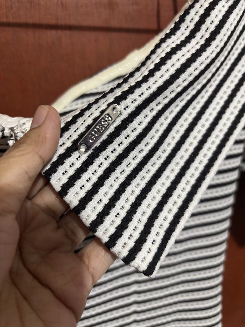Guess bodycon (Category: Announcements) located in Calamba. Submitted by aliehs18 (Listing ID 1466712802, Image 3). Description: 💯original bought guess outlet small on tag can fit up to large stretchable.