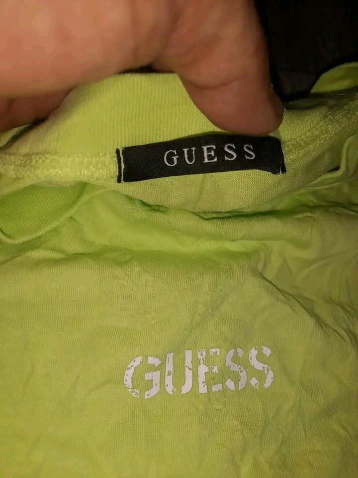 GUESS MEN'S TEE (Category: Tshirts & Polo Shirts ) located in Mandaue City. Submitted by indayftjesiediva (Listing ID 1466568980, Image 2). Description: GUESS MEN'S TEE MEDIUM TO LARGE 20.5X27 GOOD AS NEW COLOR RATE 10/10 NO ISSUE MINE 350 + SF ONLY 🔥 DM IF INTERESTED 📩.