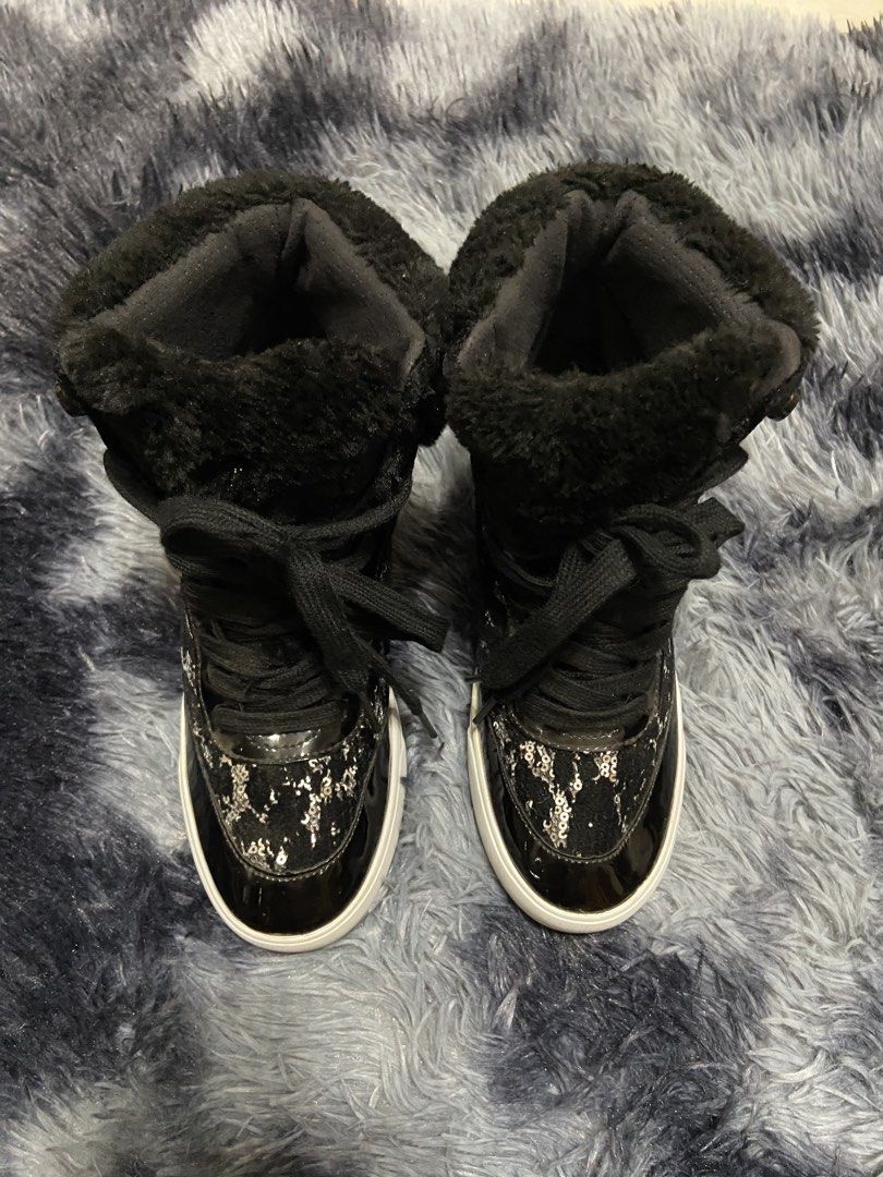 Guess >>..>>Wedges>>..>>sneakers Size 37 (Category: Wedges) located in Iligan City. Submitted by jenqumd030 (Listing ID 1466705697, Image 2). Description: .