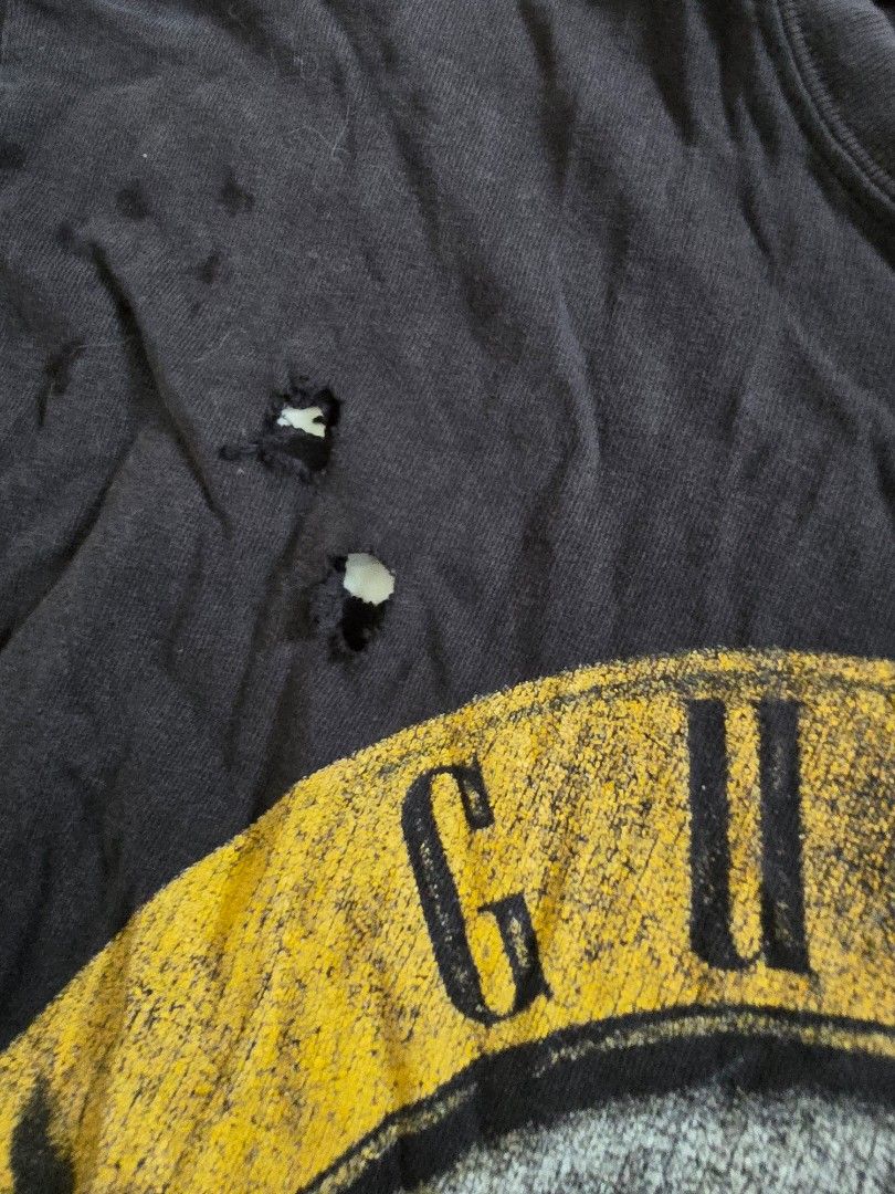 Guns & roses (Category: Tshirts & Polo Shirts ) located in Cainta. Submitted by bossneil (Listing ID 1466685112, Image 3). Description: 23x5x 2 2 holes on chest.