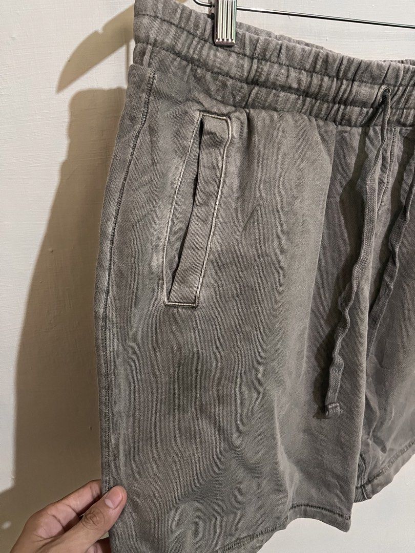 GYMSHARK SEA WASHED (Category: Shorts) located in Sagay. Submitted by jan_arvene (Listing ID 1466645508, Image 3). Description: 📌 Gymshark Large both Heavy weight washed sweatshort - 34” waistline 17” length Issue stain di masyado halata Good condition and color rate both Pm.