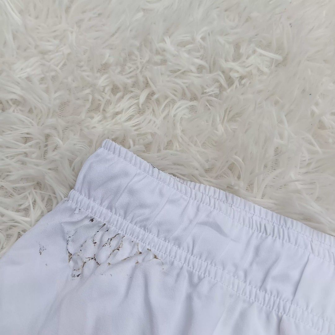 Gymshark White Running short (Category: Shorts) located in Gattaran. Submitted by thrift_wiseph (Listing ID 1466677465, Image 3). Description: - Brand: Gymshark - Color: White with black logo near hem -issue nasa mismong pic.