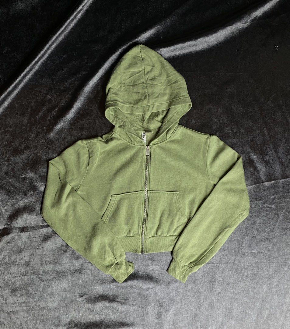H & M Crop top Hoodie (Category: Coats, Jackets and Outerwear) located in General Trias. Submitted by kevinthriftshop (Listing ID 1466685208, Image 1). Description: .