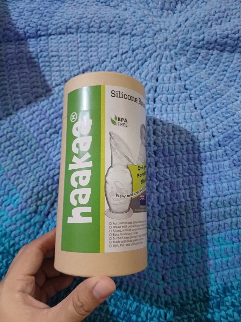 Haakaa Silicone Breast Pump Gen.2 4 oz / 100ml (Category: Breastfeeding & Bottle Feeding) located in San Pedro. Submitted by purpledream0316 (Listing ID 1466703330, Image 3). Description: - Brand: Haakaa Generation 2 Silicone Breast Pump - Capacity: Holds up to 4 oz / 100ml of milk - Design: One-piece, cordless, battery-free, and highly portable - Material: 100% food-grade silicone (BPA, PVC, and phthalate-free) - Function: Natural continuous suc
