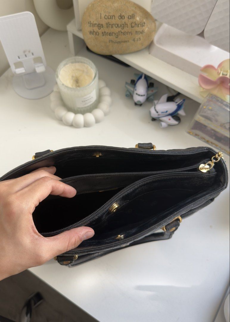 Handbag Quilted (Category: Luxury Bags & Wallets) located in Makati City. Submitted by clothique.ph (Listing ID 1466602748, Image 3). Description: Metrocity Handbag Quilted Material Preloved No flaws PM if interested.