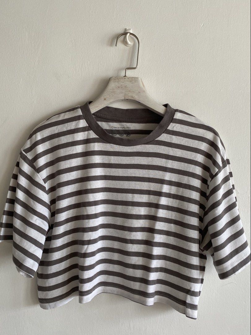 Hanging Crop top (Category: Shirts) located in Ilagan. Submitted by dontmakemebooyou (Listing ID 1466718191, Image 2). Description: Best fit medium size.
