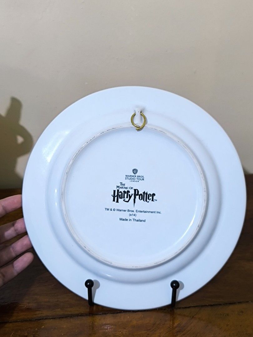 Harry Potter Display Plate (Category: Other Kitchenware & Tableware) located in Pangil. Submitted by kopee_matcha (Listing ID 1466667276, Image 3). Description: Price : 280 Comment: Mine/ M CLAIMING RULES • Strictly 2-day reservation only. Payment must be completed within 48 hours, otherwise the order will be forfeited and offered to the next miner. • No deleting/editing of "MINE" comments. •3+ items: Large pouch or box packaging only. Please man