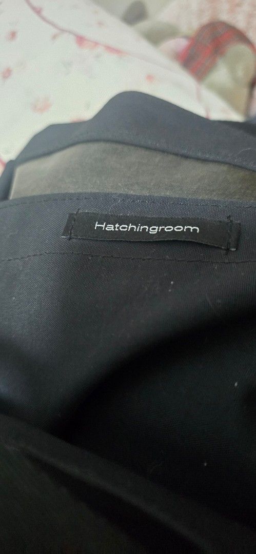 Hatchingroom Black Tote Bag (Category: Tote Bags) located in Antipolo. Submitted by happinessprelove (Listing ID 1466689632, Image 3). Description: - Brand: Hatchingroom - Color: Solid black - Material: Sturdy canvas - Closure: Top zip closure - Features: Roomy main compartment, interior label tag - Usage: Perfect everyday bag for daily carry, books, or laptops.