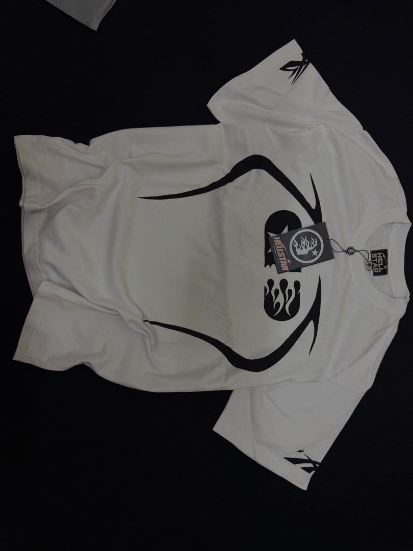 HELLSTAR TEE (Category: Activewear) located in Bandar Hilir. Submitted by cmnteburagas (Listing ID 1466750436, Image 1). Description: PIT 23 LABUH 28 BELI TAK PAKAI COMPLETE SET.