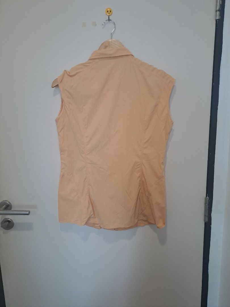 Hiking sleevesless (Category: Undergarments & Loungewear) located in Manila. Submitted by joanbalde39643 (Listing ID 1466667183, Image 3). Description: This is a Mountain Hardwear women's lightweight sleeveless hiking button-up shirt. It is made from a quick-drying nylon blend fabric, making it ideal for outdoor activities like trekking, hiking, and travel..