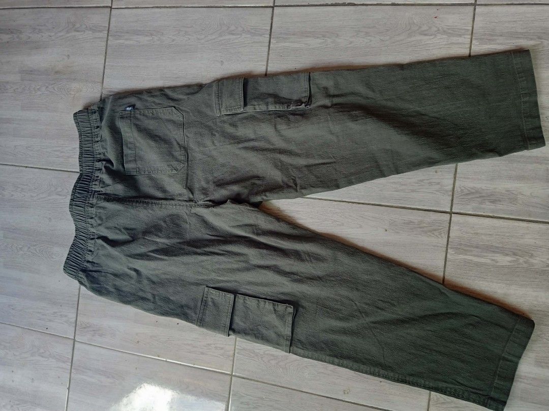 Hisso Cargo Pants (Category: Trousers) located in Manila. Submitted by thriftyasher.2601. (Listing ID 1466574566, Image 2). Description: .