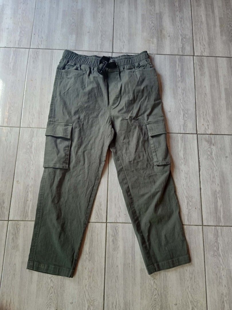 Hisso Cargo Pants (Category: Trousers) located in Manila. Submitted by thriftyasher.2601. (Listing ID 1466574566, Image 1). Description: .