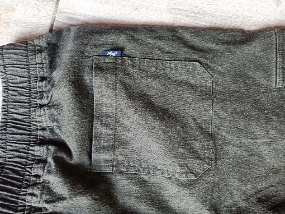 Hisso Cargo Pants (Category: Trousers) located in Manila. Submitted by thriftyasher.2601. (Listing ID 1466574566, Image 3). Description: .
