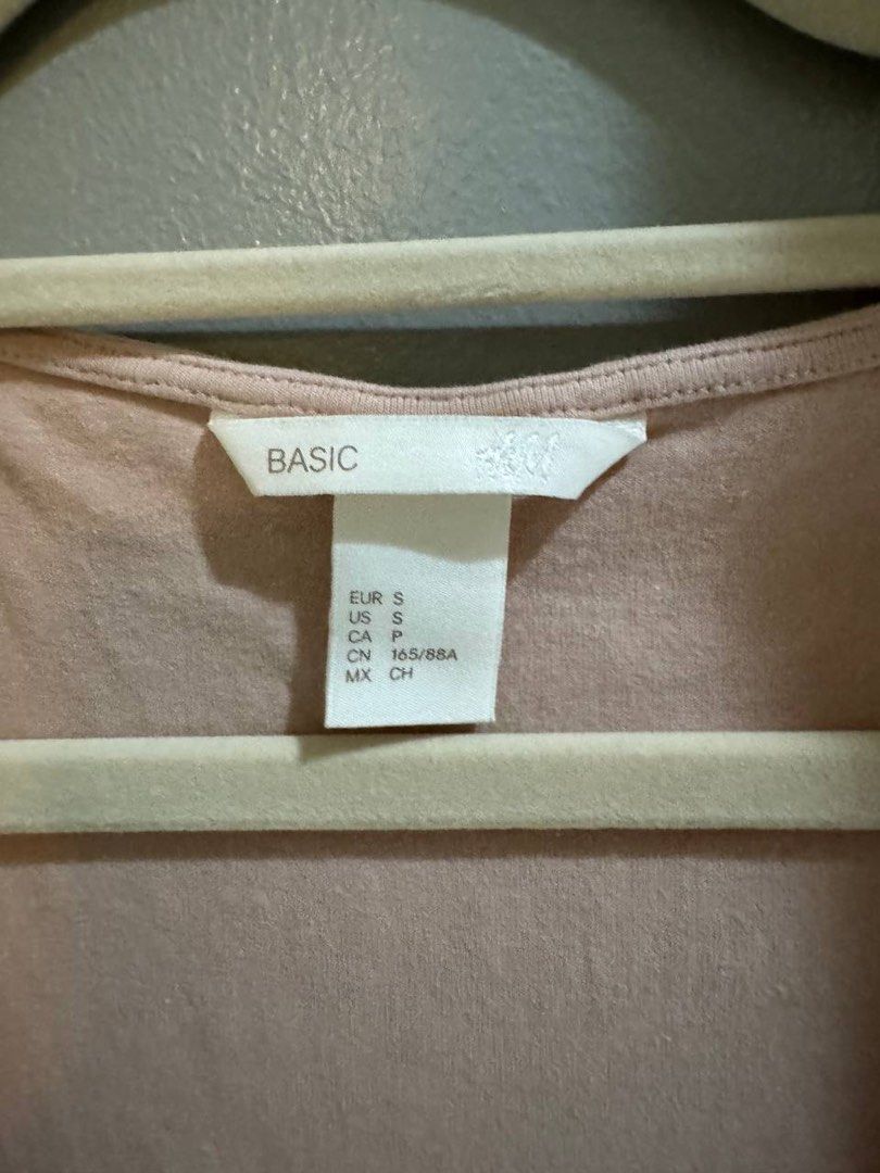H&M Basic V-neck Cap Sleeve Top Pink Size S (Category: Sleeveless) located in Taguig. Submitted by anxmz (Listing ID 1466676176, Image 2). Description: - Brand/Model: H&M Basic - Color: Pink - Size: Small (EUR S, US S) - Style: V-neck, cap sleeves, fitted cut - Material: Soft cotton blend - Condition: Great everyday basic, perfect for layering or wearing on its own.
