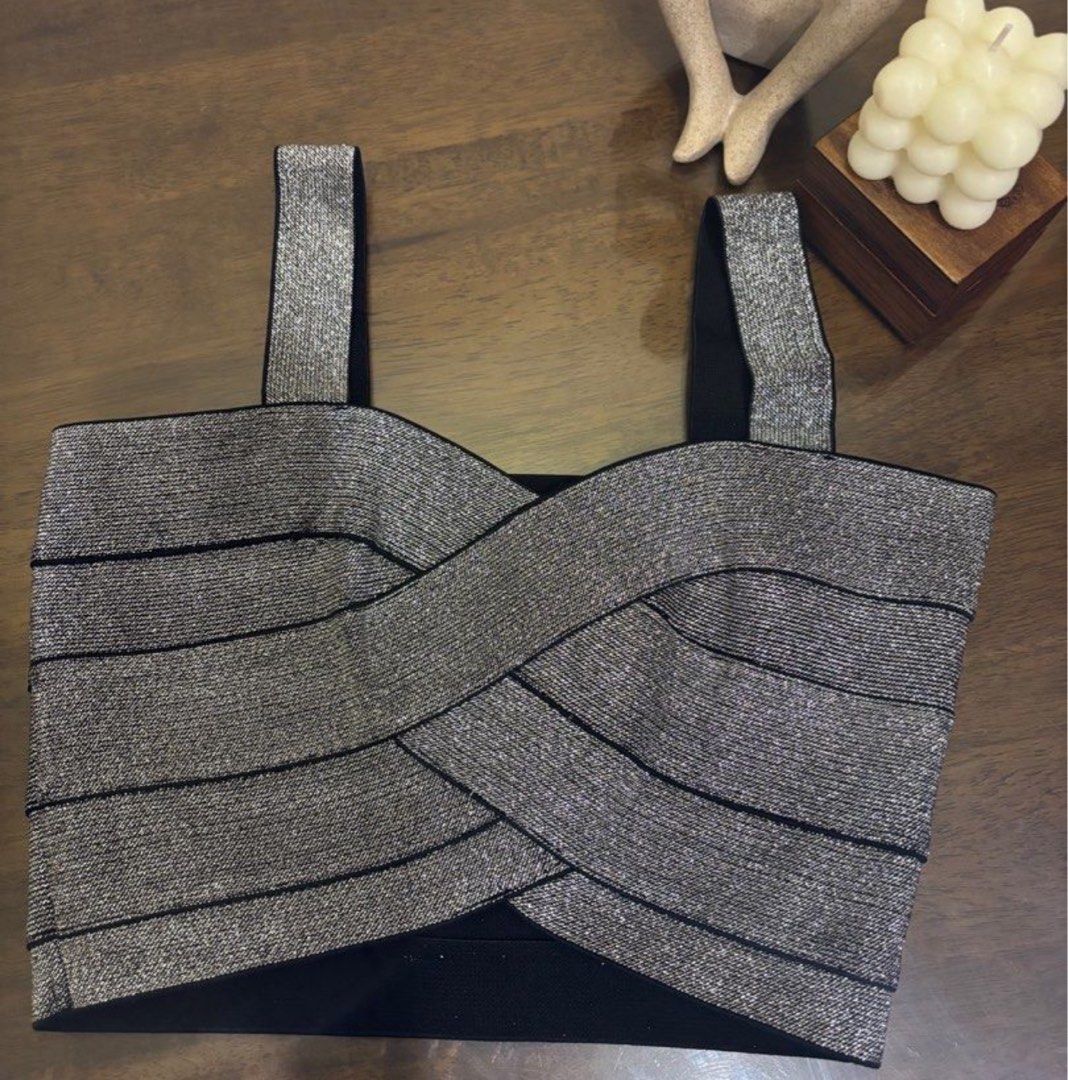 H&M Black and Silver Sparkly Crop Top (Category: Sleeveless) located in Daet. Submitted by k.declutterz (Listing ID 1466621089, Image 2). Description: - Brand: H&M - Color: Black and metallic silver with subtle sparkles - Size: EUR 36, US 6, CA 6 - Design: Thick elastic shoulder straps with a chic crossover band across the chest - Fit: Stretchy, body-hugging material for a snug fit - Condition: Excellent, fabric label intact - Perfect for parties
