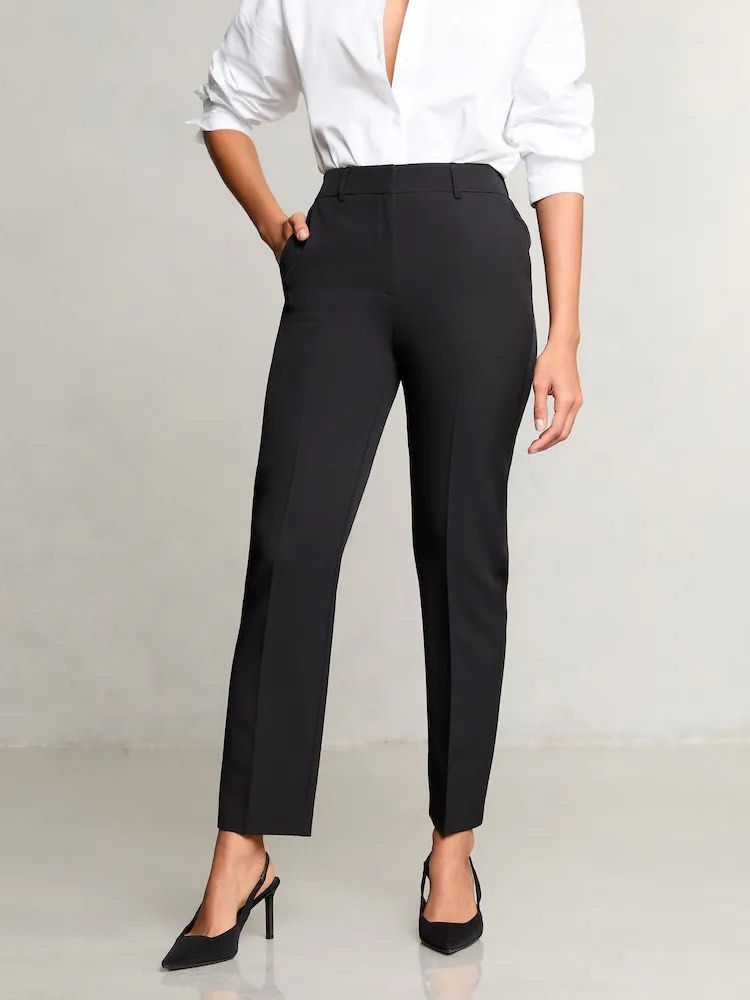 H&M BLACK SLIM FIT TROUSERS (Category: Other Bottoms) located in Quezon City. Submitted by soldbypam (Listing ID 1466605323, Image 1). Description: Size 44 Worn once only Bought for ₱2290 Photos in all angles already posted to avoid asking for more “actual pics” No when worn I do not respond to low ballers.