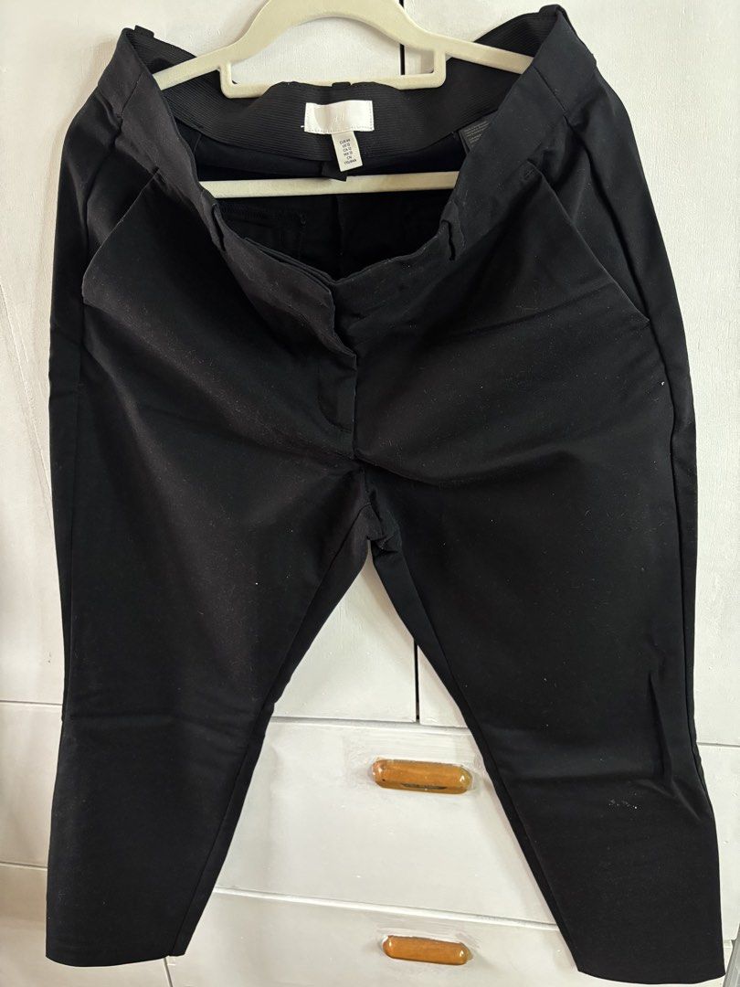 H&M BLACK SLIM FIT TROUSERS (Category: Other Bottoms) located in Quezon City. Submitted by soldbypam (Listing ID 1466605323, Image 2). Description: Size 44 Worn once only Bought for ₱2290 Photos in all angles already posted to avoid asking for more “actual pics” No when worn I do not respond to low ballers.