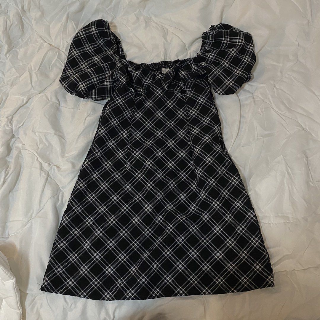 H&M Checkered Mini Dress (Category: Dresses) located in Manila. Submitted by sugarcane888 (Listing ID 1466693355, Image 3). Description: ⭐️ H&M Checkered Mini Dress 📌 Fits XS - S 📌 In good condition.