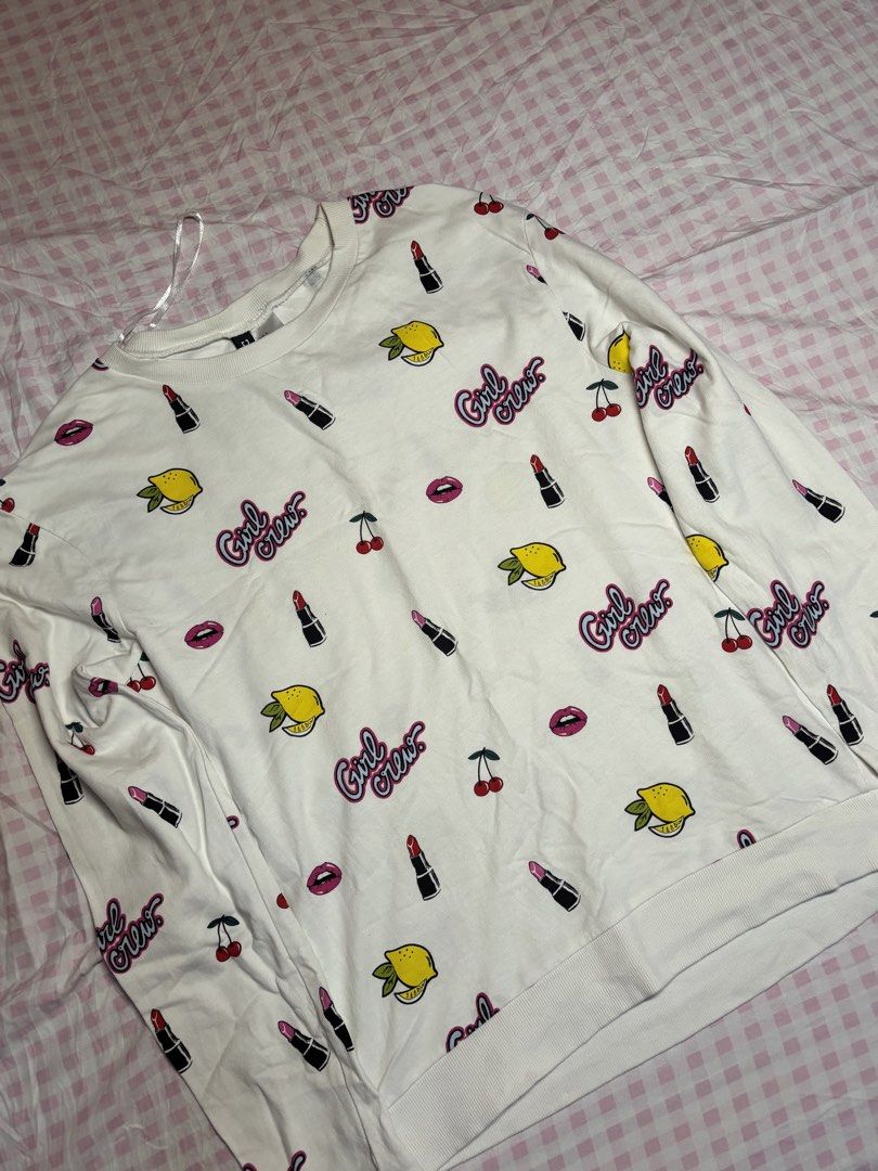 H&M Cool Crew Sweater (Category: Longsleeves) located in San Juan City. Submitted by angel_aura_archive (Listing ID 1466646209, Image 1). Description: - Worn twice - All of the details are here n po so pls matuto po magbasa and no to low bailers!! I can give discount if marami po kukunin. They are not from ukay and they are from my personal collection from my closet (purpose is to declutter)..
