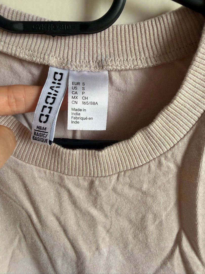 H&M Divided Beige Ribbed Tank Top Size S (Category: Sleeveless) located in Quezon City. Submitted by bubspreloved (Listing ID 1466702085, Image 2). Description: - Brand/Line: H&M Divided - Color: Beige - Size: S (tag) - Material: Comfortable cotton-blend, made in India - Details: Ribbed trim crew neckline, wide armholes - Style: Simple casual staple, easy to pair with high-waisted jeans or shorts - Condition: Great for warm weather Just washed bu