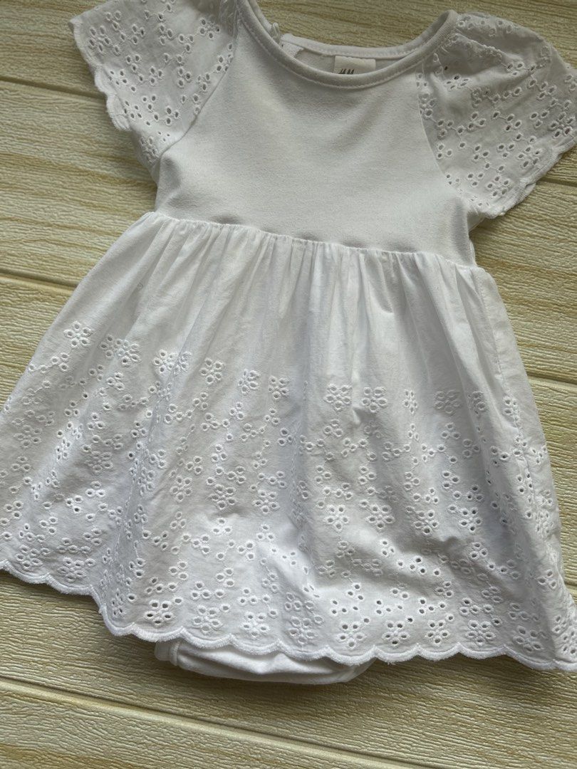 H&M eyelet dress 4-6m (Category: Babies & Kids Fashion) located in Cebu City. Submitted by yjainani (Listing ID 1466578307, Image 2). Description: .