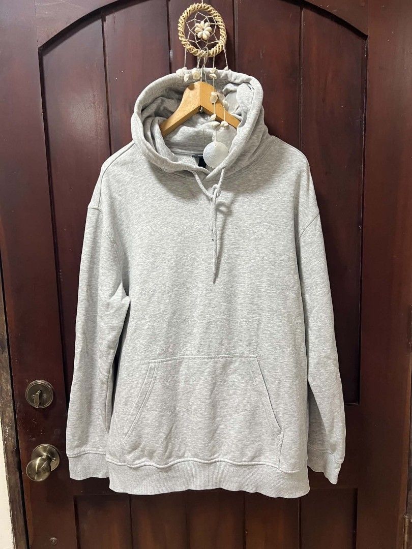 H&M Grey Pullover Hoodie (Category: Hoodies) located in Quezon City. Submitted by jutang21 (Listing ID 1466706357, Image 1). Description: - Brand: H&M - Size Med 22W 27L - Color: Light Grey - Style: Classic pullover hoodie with adjustable drawstring - Comfort: Soft fleece lining on the inside - Practicality: Front kangaroo pocket for essentials - Durability: Ribbed cuffs and hem to maintain shape - Condition: Excellent / Ready to wear - Perfect f