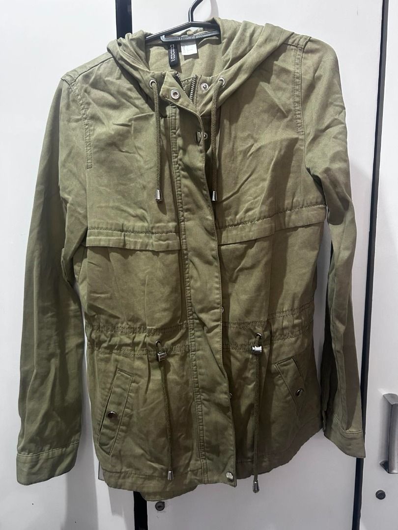 H&M Jacket Hoodie (Category: Coats, Jackets and Outerwear) located in Pasig City. Submitted by ladyleslieisletavelarde4902 (Listing ID 1462324122, Image 3). Description: Brand: H&M Size: S to M Excellent preloved condition MOP: Gcash / Bank Transfer Purchase direct from store Delivery: SF shouldered by buyer .