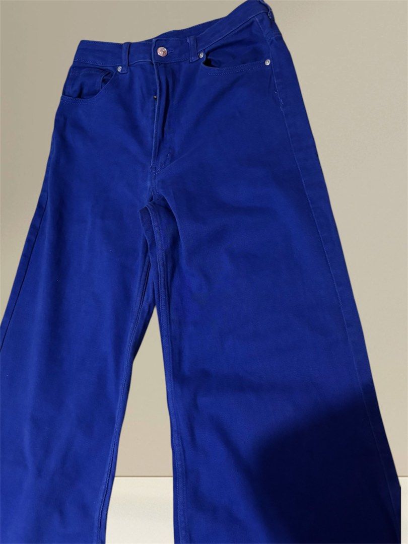 H&M jeans (Category: Jeans) located in Pasig City. Submitted by burtonxxx (Listing ID 1466666434, Image 2). Description: Size 28. Can fit 28-29 Waist 14 Rise 12 Hips 18/19 Length 40 Inseam 27 Leg op/ hem 10 High waist Wide leg Soft denim.