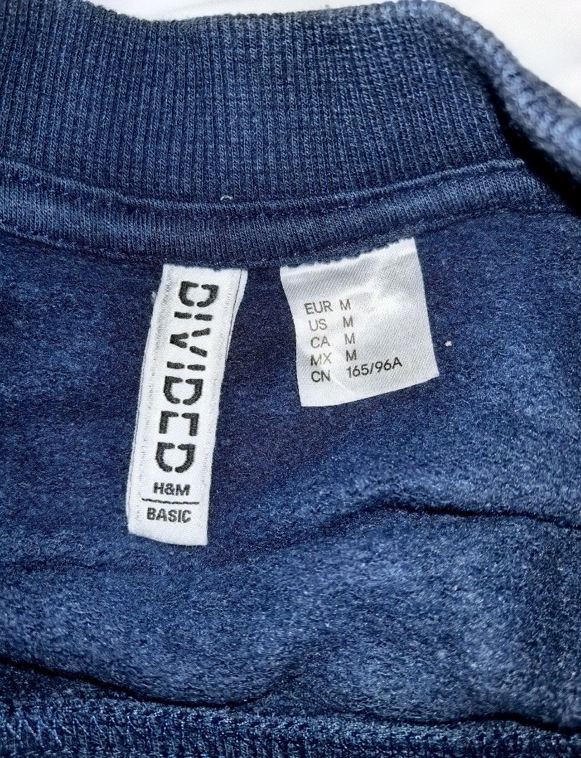 H&M Ladies Top Medium (Category: Longsleeves) located in Naga. Submitted by princessta62477 (Listing ID 1466711640, Image 3). Description: .