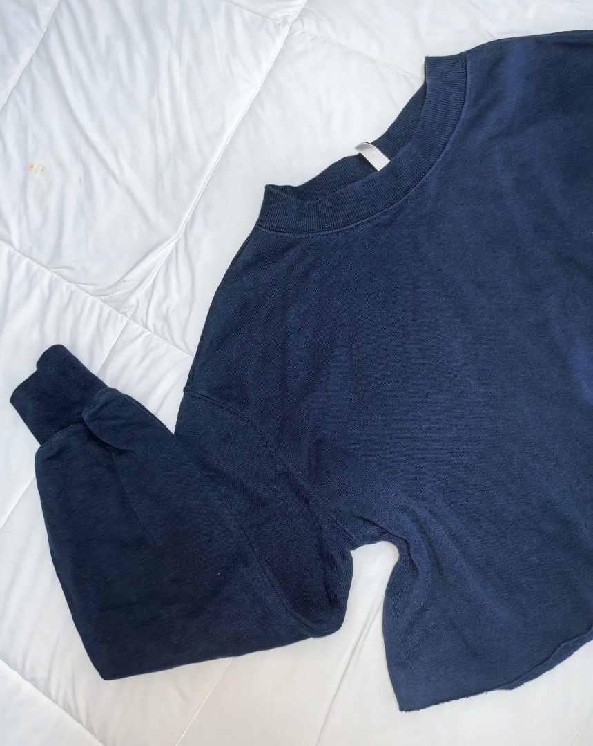 H&M Ladies Top Medium (Category: Longsleeves) located in Naga. Submitted by princessta62477 (Listing ID 1466711640, Image 2). Description: .