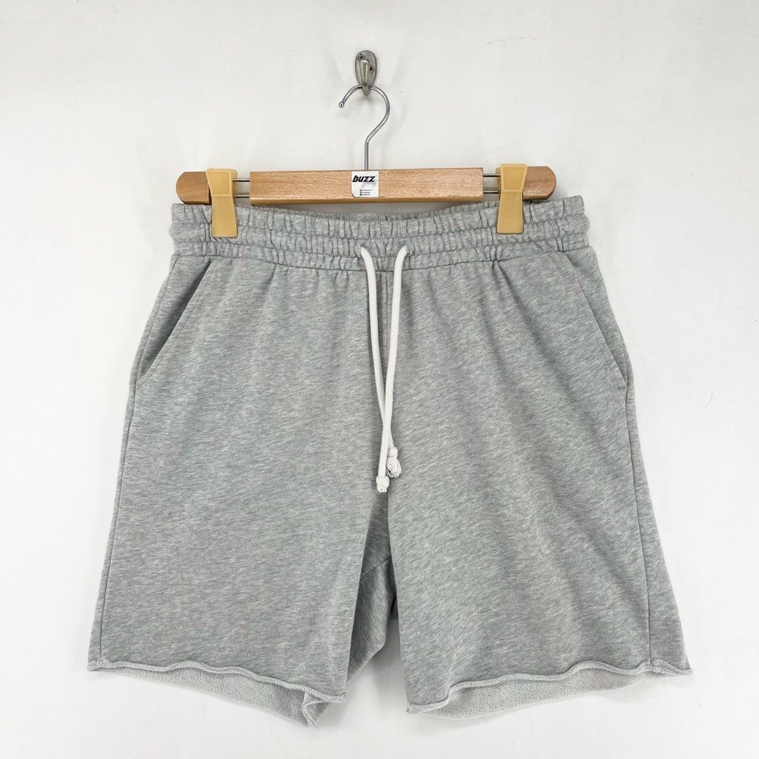 H&M Mid Length Raw Cut Regular Fit Sweat Short (Category: Shorts) located in Manila. Submitted by buzz.garments (Listing ID 1466722024, Image 1). Description: Size: Large on tag Dimensions(inches) -Waist/Width: 32”-38” (Strechable) -Hip: 21” -Front Rise: 14” -Thigh: 11” -Inseam: 6” -Outseam/Length : 17” -Leg Opening: 11” - color may vary due to lighting. please manage your expectations-minimal and unseen flaws must be considered..