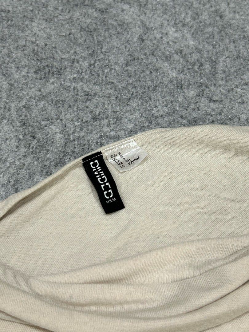 H&M One Shoulder Knot Top (Category: Sleeveless) located in Balanga. Submitted by shenanigansph (Listing ID 1466574000, Image 3). Description: size: small to medium condition: 10/10 flaws: n/a rfs: decluttering 𝘊𝘖𝘓𝘖𝘙 𝘔𝘈𝘠 𝘝𝘈𝘙𝘠 𝘚𝘓𝘐𝘎𝘏𝘛𝘓𝘠 𝘋𝘜𝘌 𝘛𝘖 𝘓𝘐𝘎𝘏𝘛𝘐𝘕𝘎 🪩.