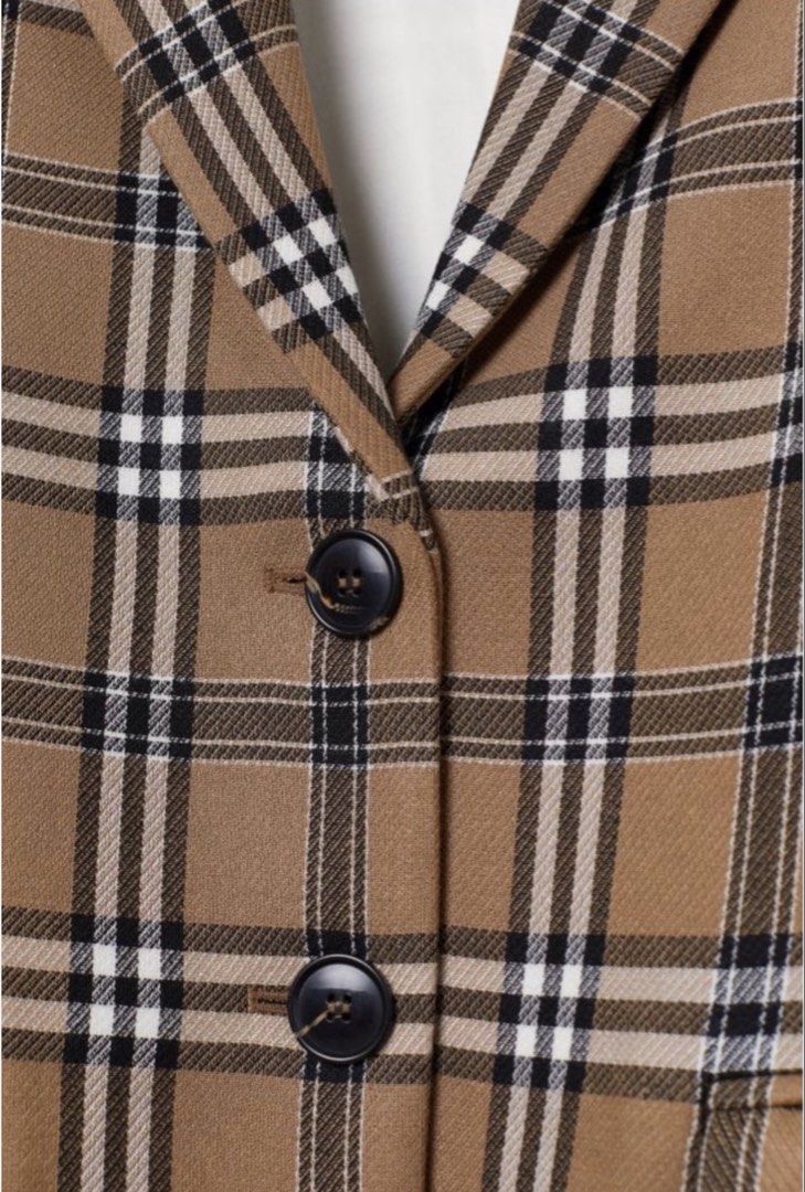 H&M PLAID OVERSIZED BLAZER/COAT (Category: Coats, Jackets and Outerwear) located in Antipolo. Submitted by prettymomma_ (Listing ID 1466707847, Image 2). Description: H&M PLAID BROWN OVERSIZED COAT | BURBERRY CHECK PRINT ₱2,500 (negotiable) Please read full description before buying ☻ ☻ Fits: S-L | Tag: US 4 (S) ☻ H&M Brand | Retails for ₱4,490 ☻ 10/10 Excellent condition ☻ NO stains, tears, marks ☻ Meant to fit oversized ☻ Worn once We do not to