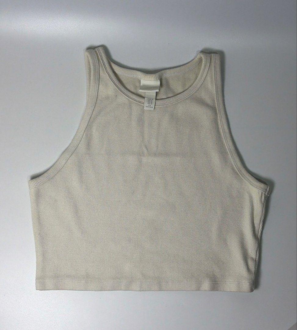 H&M Ribbed Crop Top Size M (Category: Sleeveless) located in Carmona. Submitted by camille.02 (Listing ID 1466604504, Image 1). Description: - Brand: H&M - Size: EUR M.