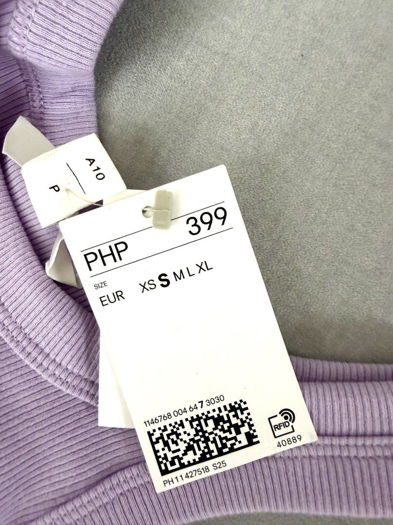 H&M Ribbed Tank Top Size S and M (Category: Sleeveless) located in Lipa City. Submitted by pauline0303 (Listing ID 1466574871, Image 3). Description: - Brand: H&M - Item: Bundle of 5 Ribbed tank tops - Color: royal blue, lavender, green, black - Size: S and M (Regular fit) - Material: Comfortable stretchy cotton - Design: Round neckline, sleeveless - Condition: 1 Brand new with tags (BNWT) and others Like New.