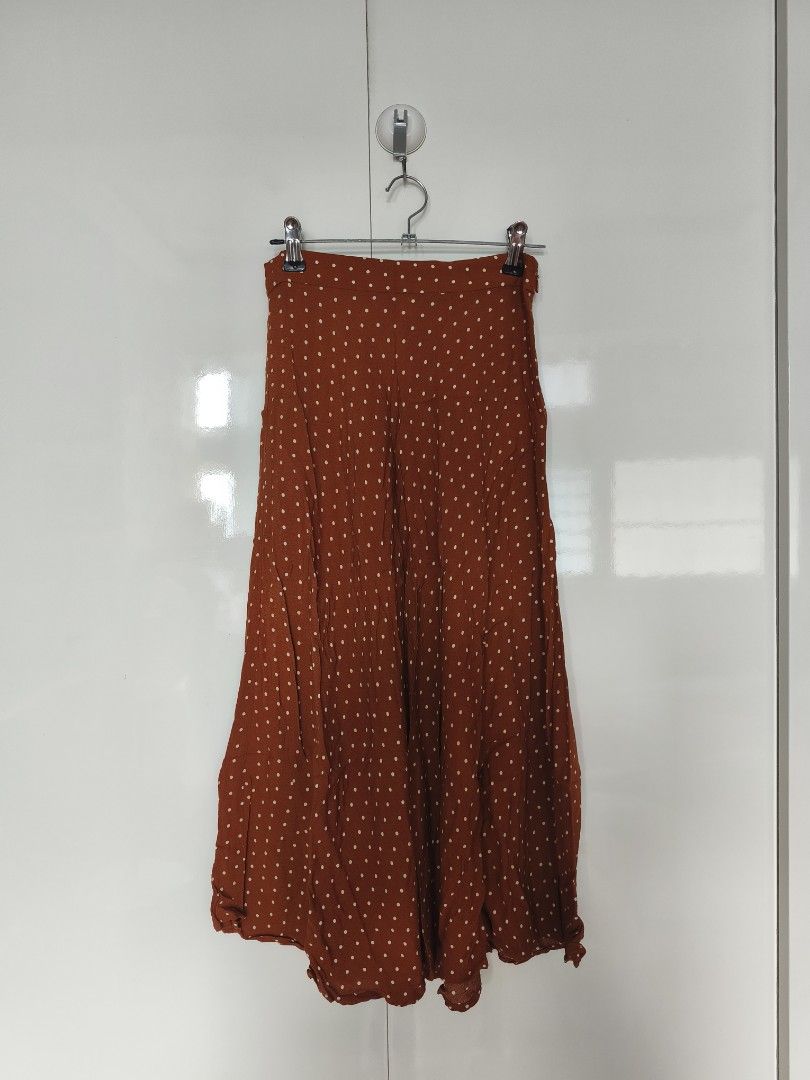 H&M Rust Polka Dot Skirt Midi (Category: Skirts) located in Manila. Submitted by smilefashion08 (Listing ID 1466574780, Image 1). Description: Original H&M.