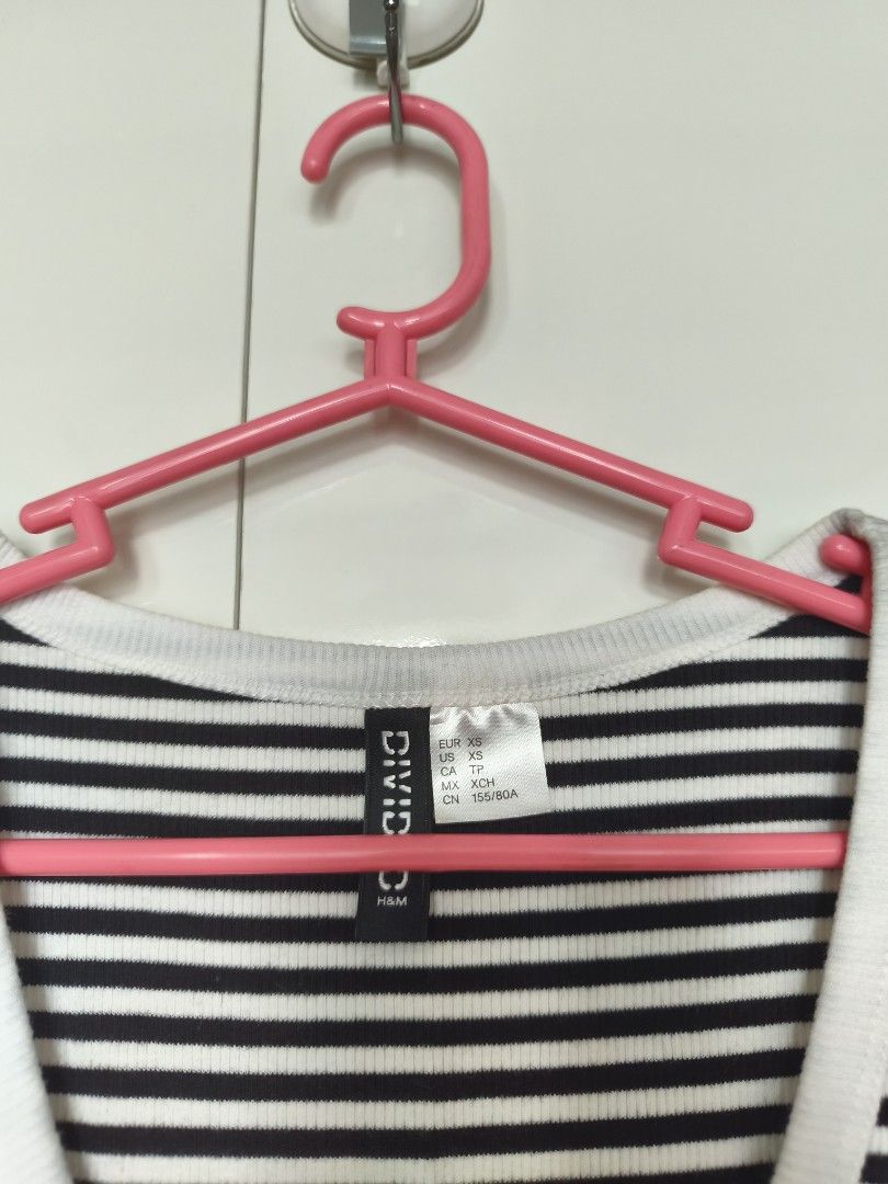 H&M Striple Top (Category: Sleeveless) located in Manila. Submitted by smilefashion08 (Listing ID 1466574888, Image 2). Description: Original H&M.