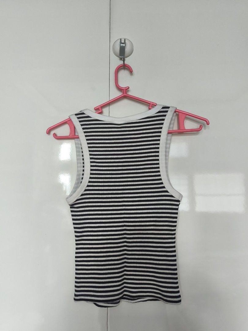 H&M Striple Top (Category: Sleeveless) located in Manila. Submitted by smilefashion08 (Listing ID 1466574888, Image 3). Description: Original H&M.