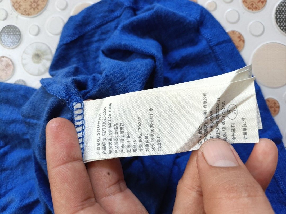 Hollister (Category: Blouses) located in Manila. Submitted by chavez_lloyd (Listing ID 1466643577, Image 3). Description: Hollister size: small excellent need wash location negross occidental.