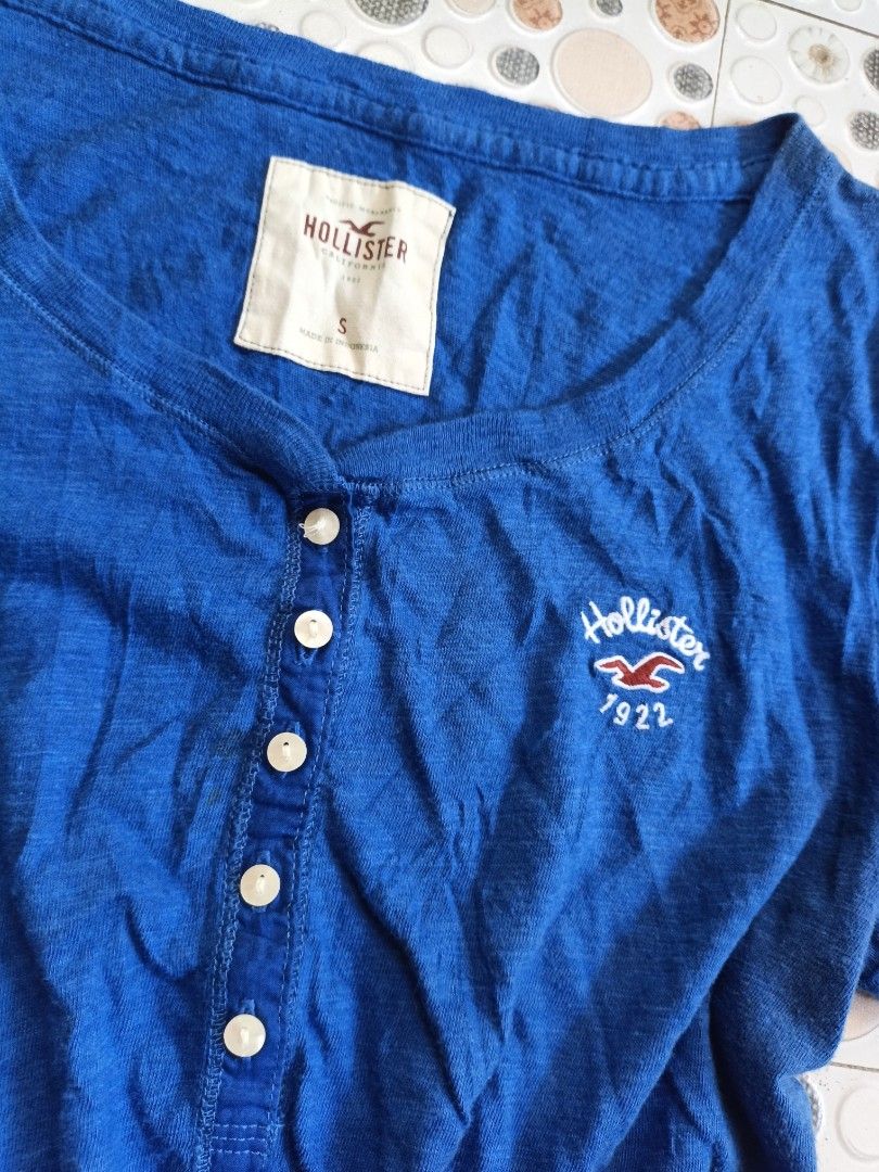 Hollister (Category: Blouses) located in Manila. Submitted by chavez_lloyd (Listing ID 1466643577, Image 2). Description: Hollister size: small excellent need wash location negross occidental.