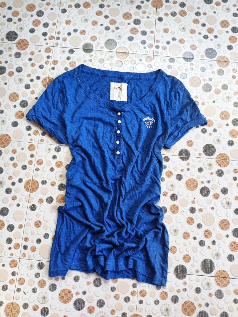Hollister (Category: Blouses) located in Manila. Submitted by chavez_lloyd (Listing ID 1466643577, Image 1). Description: Hollister size: small excellent need wash location negross occidental.