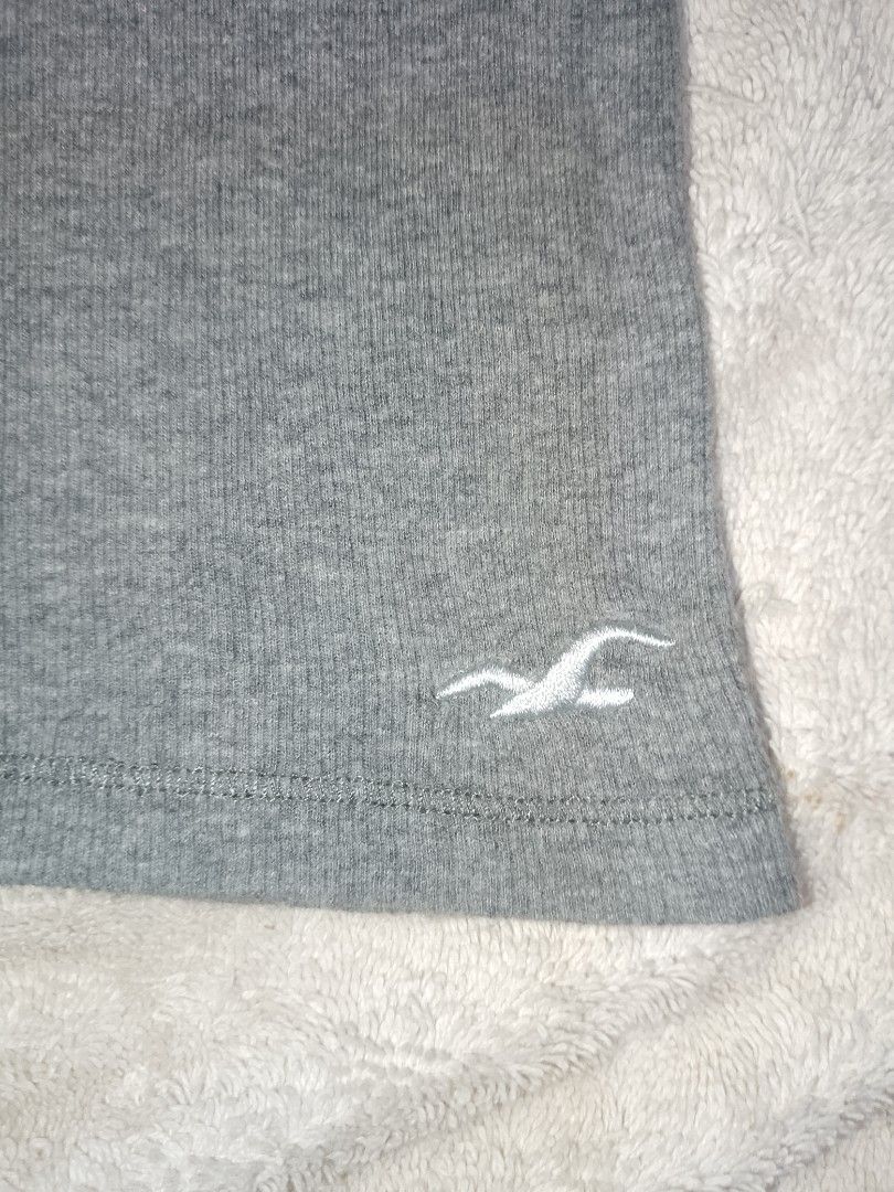 HOLLISTER LACED TANK TOP (Category: Sleeveless) located in Binan City. Submitted by retrordinary (Listing ID 1466657752, Image 3). Description: .