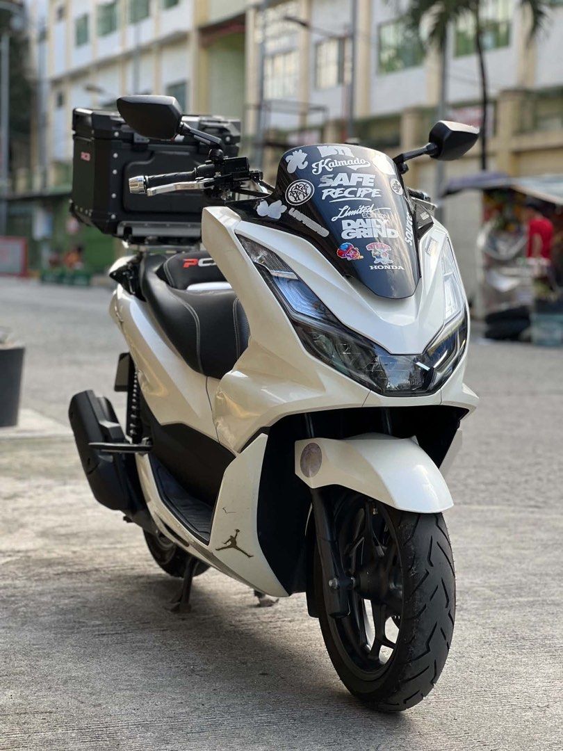 Honda PCX Scooter with Top Box (Category: Motorbikes for Sale) located in Manila. Submitted by ijhaytrixx (Listing ID 1466754680, Image 2). Description: For Sale Honda Pcx 160 V2 ABS - HSTC 2022 model 2022 acquired Original OR Original CR Original LTO Plate Complete Original Legal Documents Registered May 2027 Ready to transfer 1st owner acquired 2 Orig Remote Emergency key Code 44k odo Makapal Gulong Harap Likod With Top Box Tahimik Makina Smoot