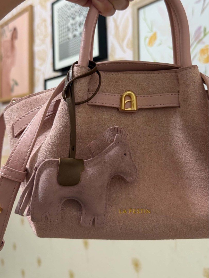 horse bag charm (Category: Shoulder Bags) located in Balanga. Submitted by itsjuliaden07 (Listing ID 1466713430, Image 2). Description: .