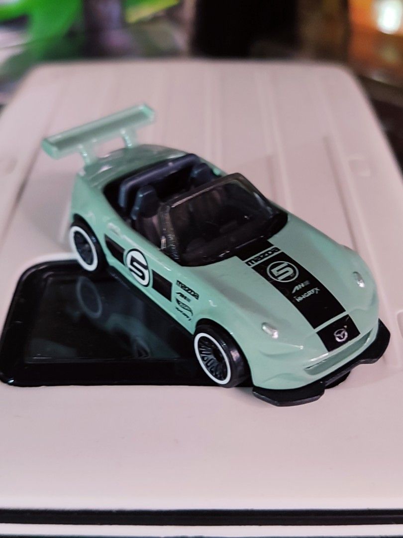 Hot Wheels 2015 Mazda MX-5 Miata // 80php (Category: Vehicle & Diecast Models) located in Quezon City. Submitted by edrielgp (Listing ID 1466661972, Image 2). Description: Hot Wheels 2015 Mazda MX-5 Miata // 80php loose Payment - gcash or gotyme Meet up by schedule Location: Wilcon City Center Visayas Ave., Quezon City J&T, LBC & Lalamove - SHIPPING everyday.
