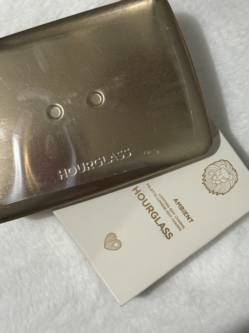 Hourglass Ambient Lighting Edit Charms Palette (Category: Makeup) located in Manila. Submitted by detectableninza (Listing ID 1466756637, Image 1). Description: Authentic / Guaranteed Moneyback if proven fake •no charms included •with box • lightly used •well sanitized rfs: not reaching out to it as much as I thought I would loc : camanava .