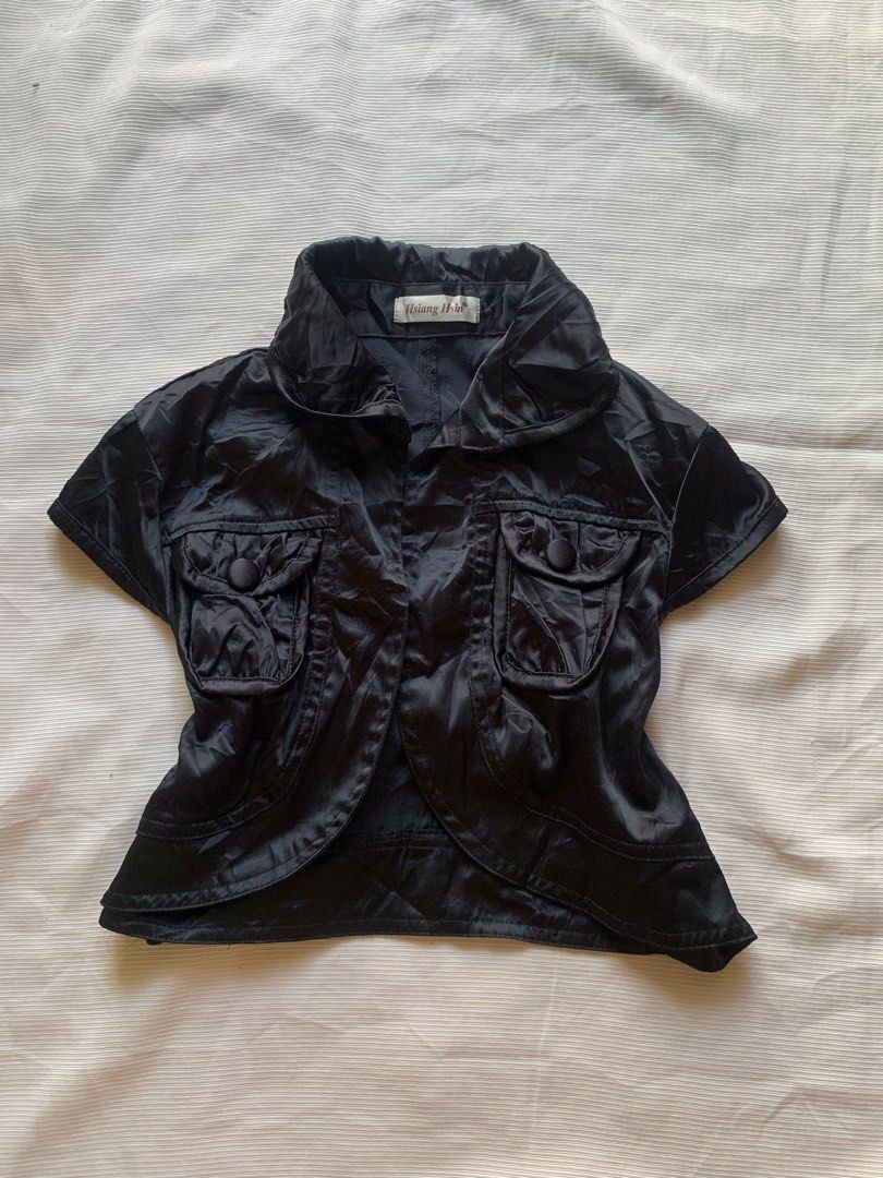Hsiang Hsin Black Short Sleeve Vest Jacket (Category: Vests) located in Sarangani. Submitted by solune_clo (Listing ID 1466699363, Image 1). Description: - Brand: Hsiang Hsin - Color: Black - Material: Satin with a slight sheen - Design: Short sleeve, open front, collar neckline - Features: Two front flap pockets with button details and a curved hemline - Styling: Perfect layering piece for casual tees or dresses.
