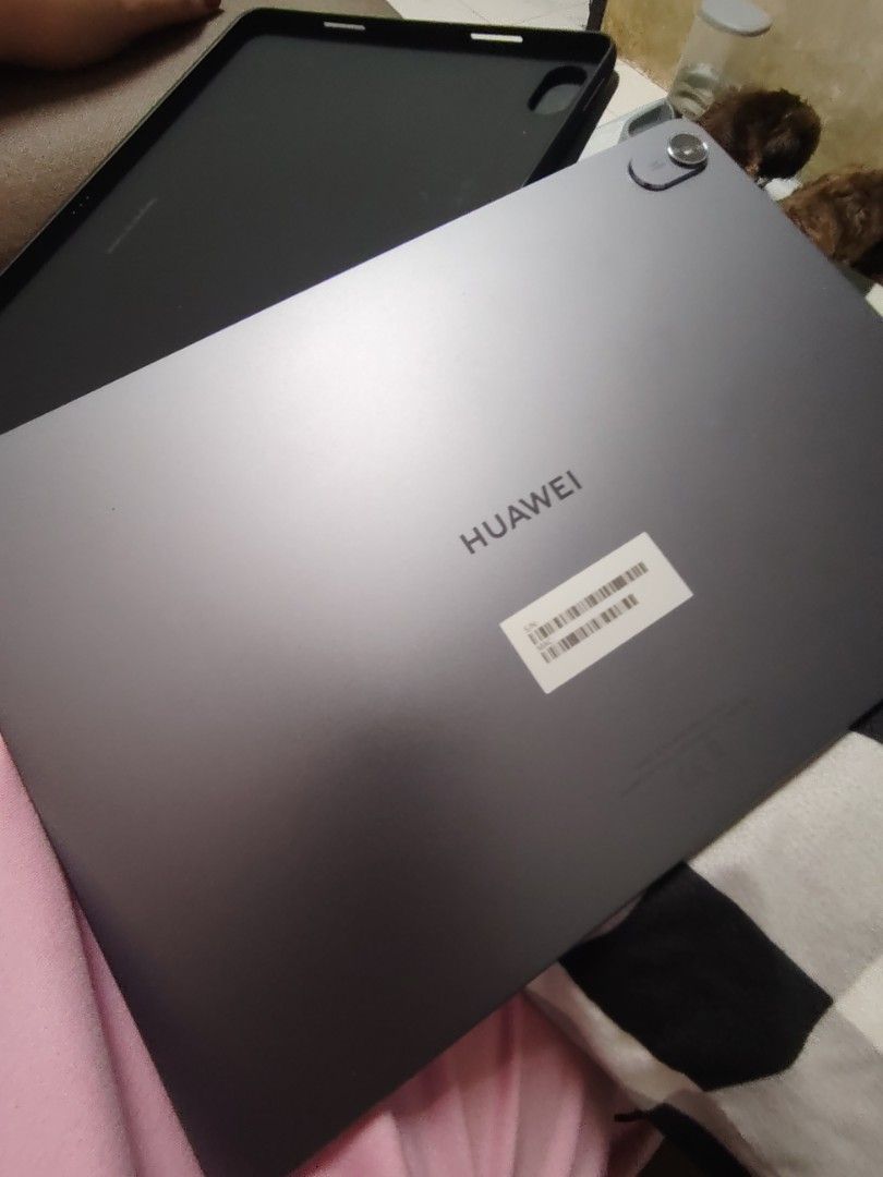Huawei Matepad 11.5 (Category: Android) located in Manila. Submitted by mightytree-20b6 (Listing ID 1466701190, Image 3). Description: No dents/No scratches. Complete package with keyboard ..2 months old not abused.